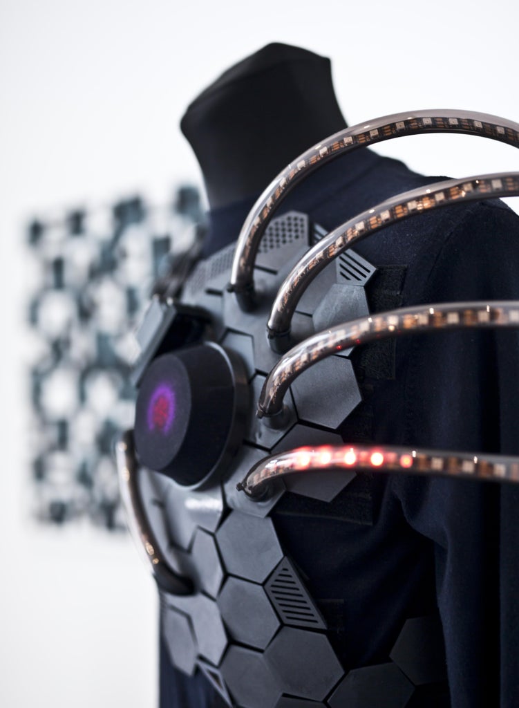 VIGOR - a Fashiontech Artwork Representing the Symbiosis of Fashion and Technology