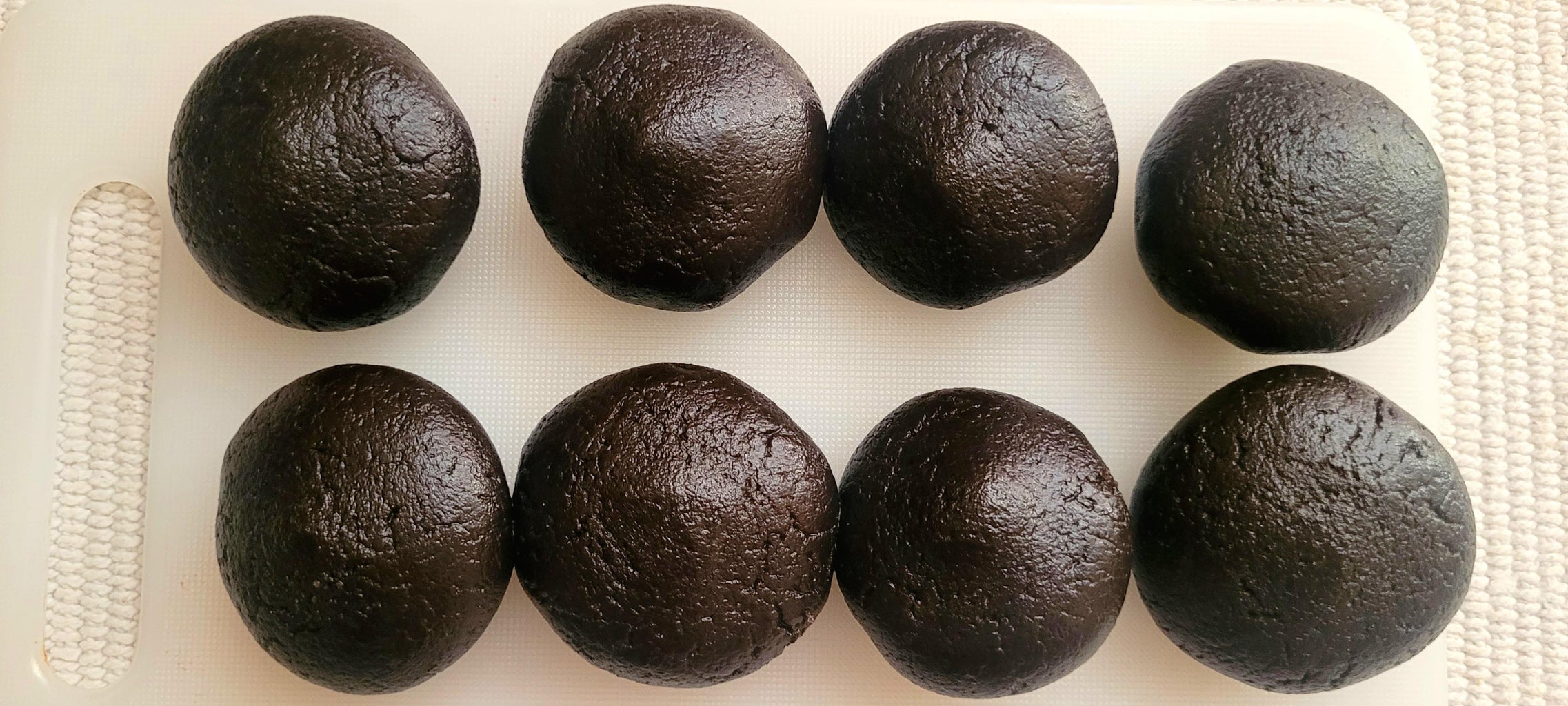 Divide Black Dough