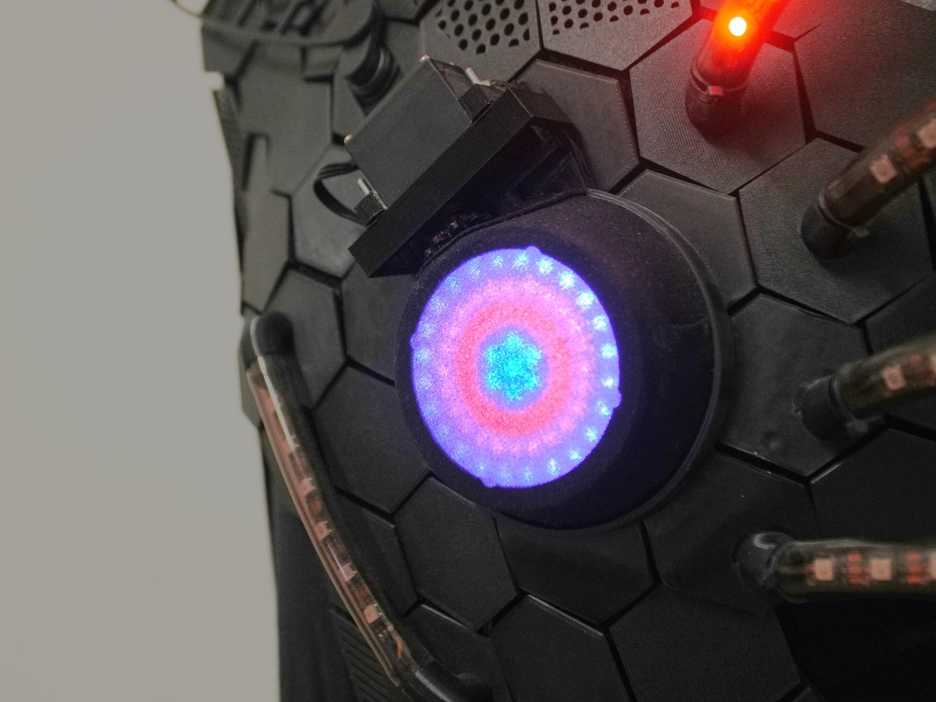 VIGOR - a Fashiontech Artwork Representing the Symbiosis of Fashion and Technology